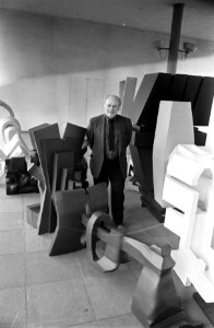 Tentoonstelling van werken van Amerikaanse kunstenaar George Sugarman in Stedeli, Bestanddeelnr 923-3452