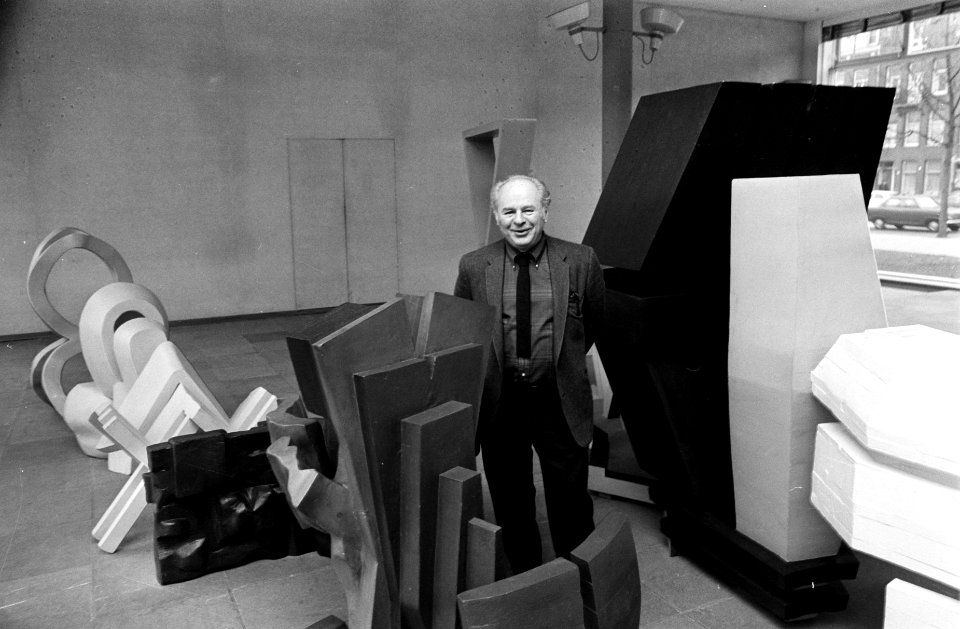 Tentoonstelling van werken van Amerikaanse kunstenaar George Sugarman in Stedeli, Bestanddeelnr 923-3451