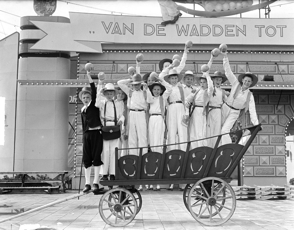 Tentoonstelling van Wadden te Alkmaar Kaasdragersspel, Bestanddeelnr 904-0828