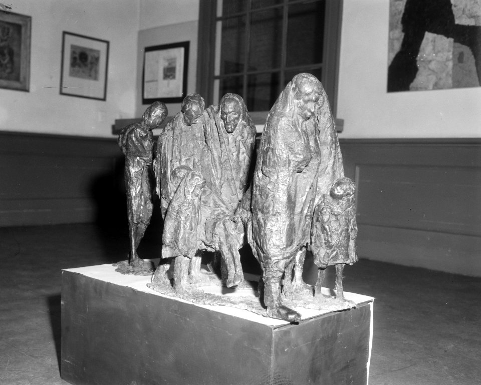 Tentoonstelling in Anne Frankhuis , beeldengroep Joodse vluchtelingen, Bestanddeelnr 918-2680