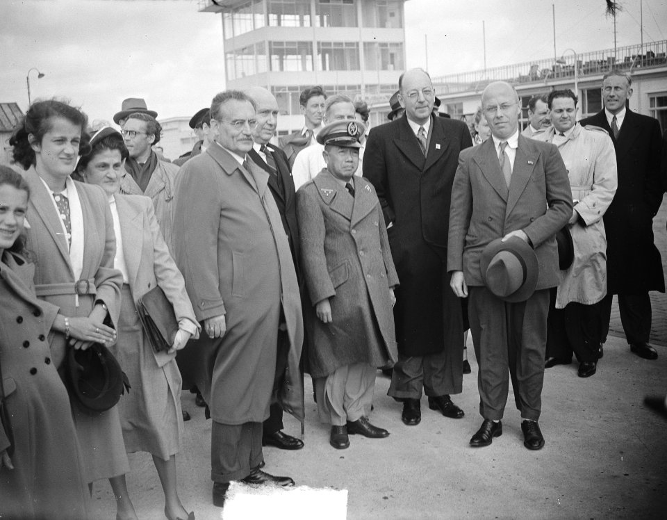 Terugkomst Dr. Beel op Schiphol, Bestanddeelnr 903-4158