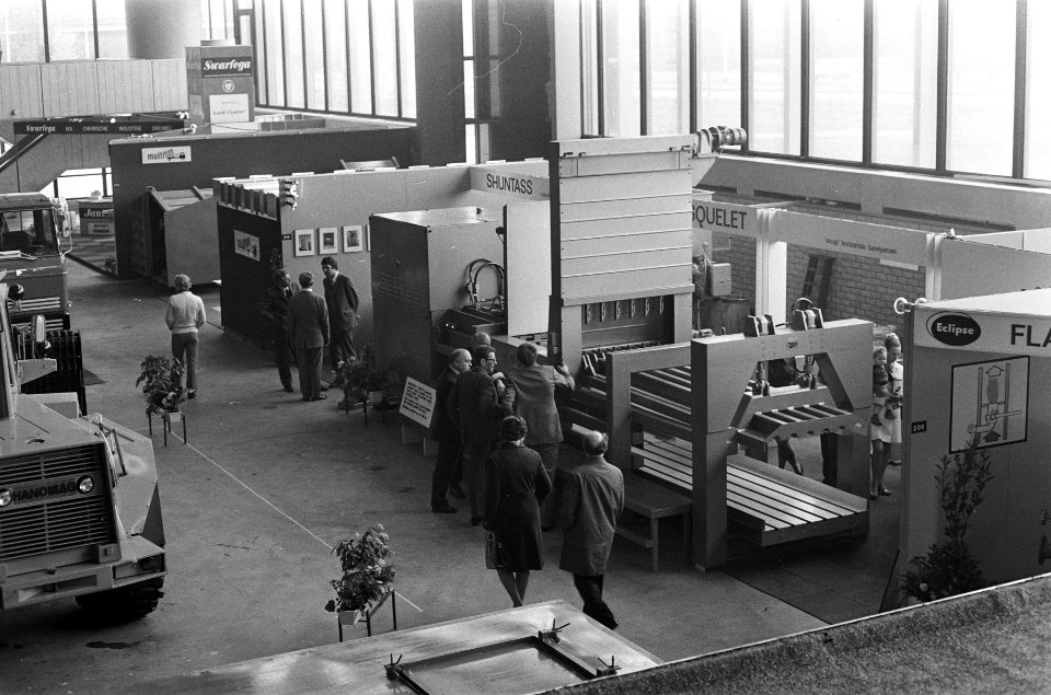 Tentoonstelling Recuperatie 73 in Ahoyhallen te Rotterdam, papierbalenpers, Bestanddeelnr 926-4085
