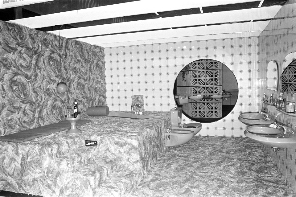 Tentoonstelling Sanitair en Hygiene Int. in Ahoyhal te Rotterdam, luxe badkame, Bestanddeelnr 925-4575