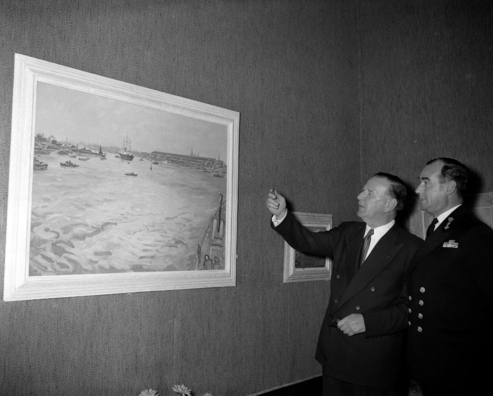Tentoonstelling van zeeschilders geopend door Kapitein ter zee A H W von Frey, Bestanddeelnr 909-8201