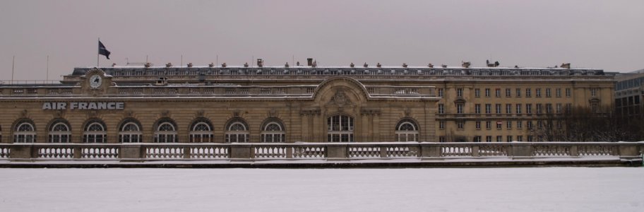 Terminal Air France des Invalides sous la neige