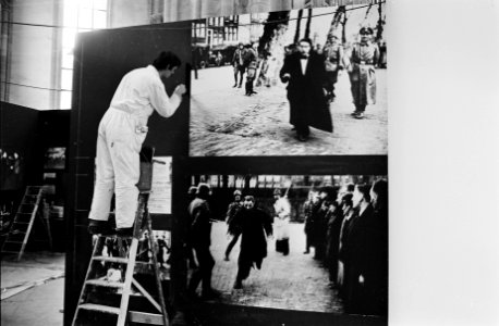 Tentoonstelling Mooie Vrijheid ingericht in Nieuwe Kerk te A'dam t.g.v. 25e do, Bestanddeelnr 923-4115