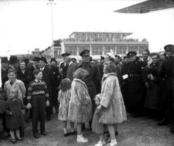 Terugkomst Prins Bernhard uit Amerika op Schiphol, Bestanddeelnr 903-8723