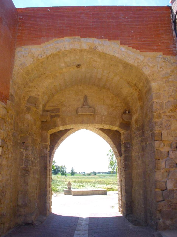 Támara de Campos - Puerta del Caño 2