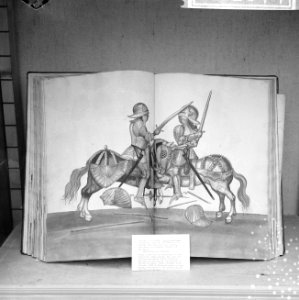 Tentoonstelling oude boeken en gravures, in Arti et Amicitae , een oud boekwerk , Bestanddeelnr 918-2674