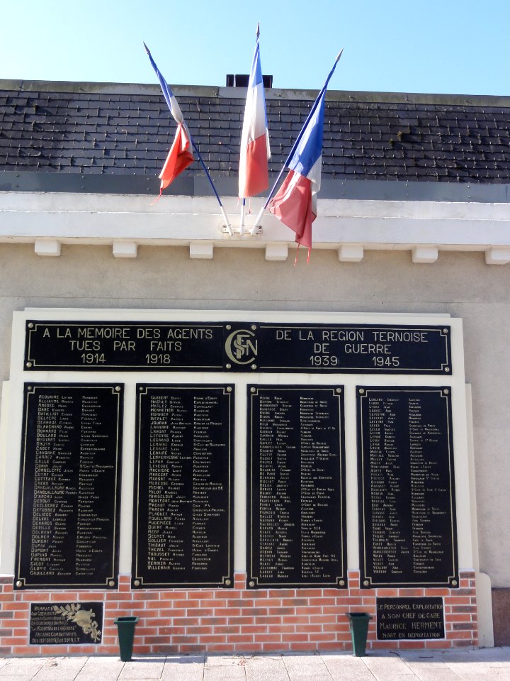 Tergnier (Aisne) gare SNCF, plaque 2 memorial de guerre