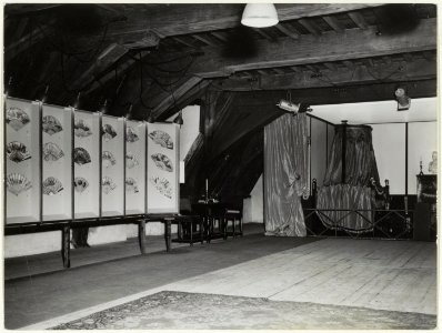 Tentoonstelling Madame in de Vleeshal van 1-7-1955 tot 2-9-1955. NL-HlmNHA 54016800