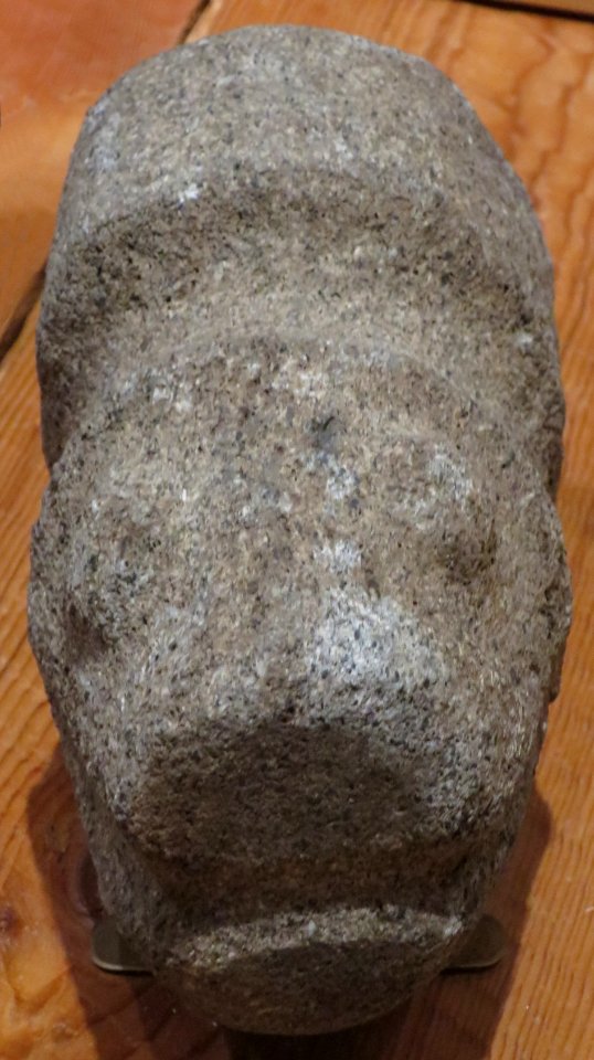 Tákl sledgehammer head possibly carved as a bear head