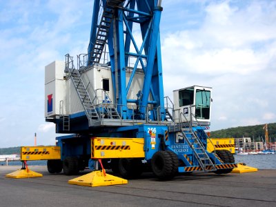 Terex Fantuzzi Reggiane MHC 115 harbor crane at Fejle harbor, pic6