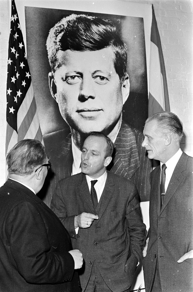 Tentoonstelling over leven Kennedy in Den Haag . Professor dr. J. W. Schulte Nor, Bestanddeelnr 920-8855