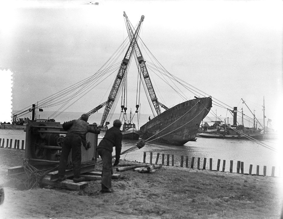 Terneuzen lichten Engelse Kruiser Valentine, Bestanddeelnr 905-5075
