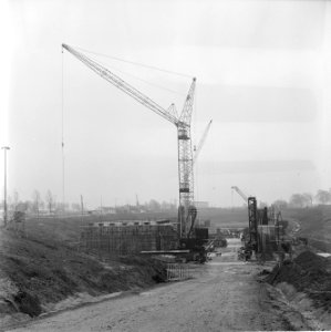 Terneuzen oude sluis, sluis in aanbouw bij Terneuzen, baggeren, Bestanddeelnr 916-0077