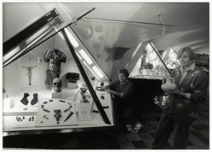 Tentoonstelling Op grond van het verleden in het Archeologisch Museum in de Vleeshal. NL-HlmNHA 54034118