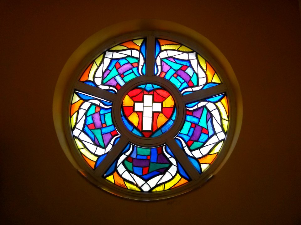 Terlicko Lutherova ruze na kostelni vezi