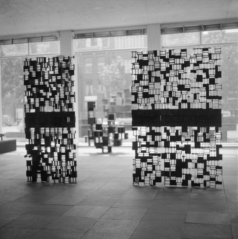 Tentoonstelling werken van Andre Volten in Stedelijk Museum, scherm 1961, daar t, Bestanddeelnr 919-2349