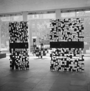 Tentoonstelling werken van Andre Volten in Stedelijk Museum, scherm 1961, daar t, Bestanddeelnr 919-2349