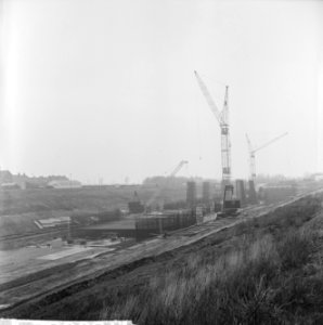 Terneuzen oude sluis, sluis in aanbouw bij Terneuzen, baggeren, Bestanddeelnr 916-0082