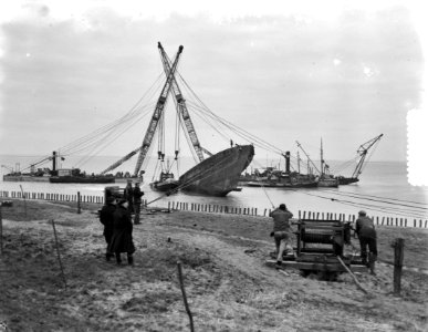 Terneuzen.Lichten van de Engelse torpedobootjager Valentine, Bestanddeelnr 905-5070