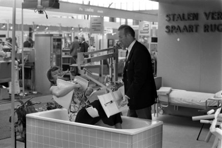 Tentoonstelling medische apparatuur Het Instrument in RAI Amsterdam, Bestanddeelnr 924-9872