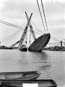Terneuzen.Lichten van de Engelse torpedobootjager Valentine, Bestanddeelnr 905-5072