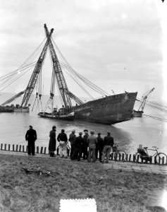 Terneuzen.Lichten van de Engelse torpedobootjager Valentine, Bestanddeelnr 905-5071