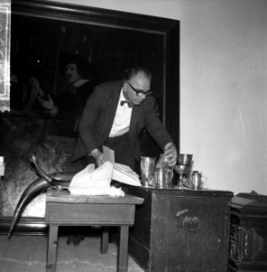 Tentoonstelling Pronk der Gilden in het Waaggebouw te Amsterdam, een drinkhoor, Bestanddeelnr 916-4336