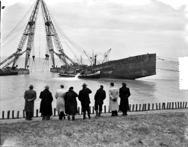 Terneuzen lichten Engelse Kruiser Valentine, Bestanddeelnr 905-5074