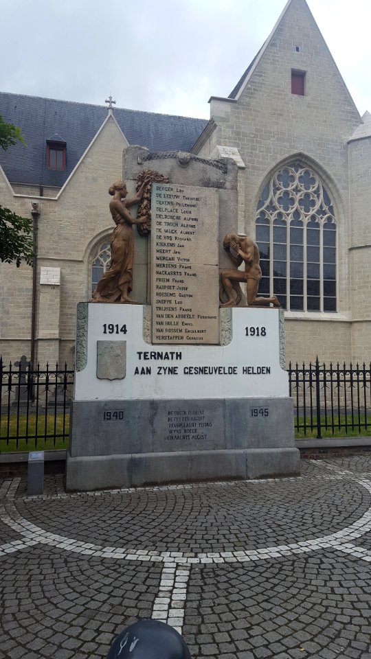 Ternat-Oorlogsmonument Kerkplaats