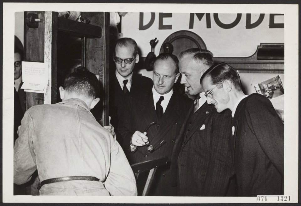 Tentoonstellingen, openingen, grafische kunsten, onderwijs, Ailly, Arnold Jan d', Bestanddeelnr 076-1321