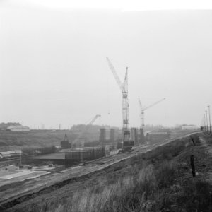 Terneuzen oude sluis, sluis in aanbouw bij Terneuzen, baggeren, Bestanddeelnr 916-0083
