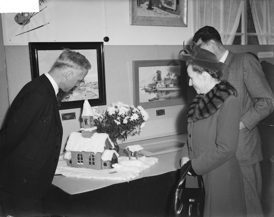 Tentoonstelling werkstukken ouden van dagen met burgemeester d'Ailly, Bestanddeelnr 903-7143