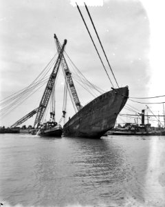 Terneuzen.Lichten van de Engelse torpedobootjager Valentine, Bestanddeelnr 905-5069