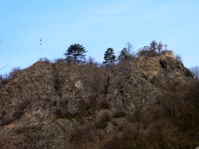 Szarvaskő hegye, az egykori vár romjaival