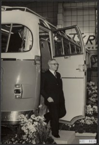 Tentoonstellingen, autos, openingen, staatssecretarissen, Veldkamp, Gerard, Bestanddeelnr 094-0436