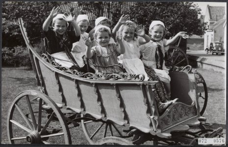Tentoonstellingen, karren, kleuters, Philip Willem van Nassau-feesten, Bestanddeelnr 072-0576