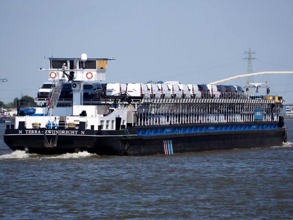 Terra - ENI 02316216 on the Beneden Merwede, Dordrecht, pic3