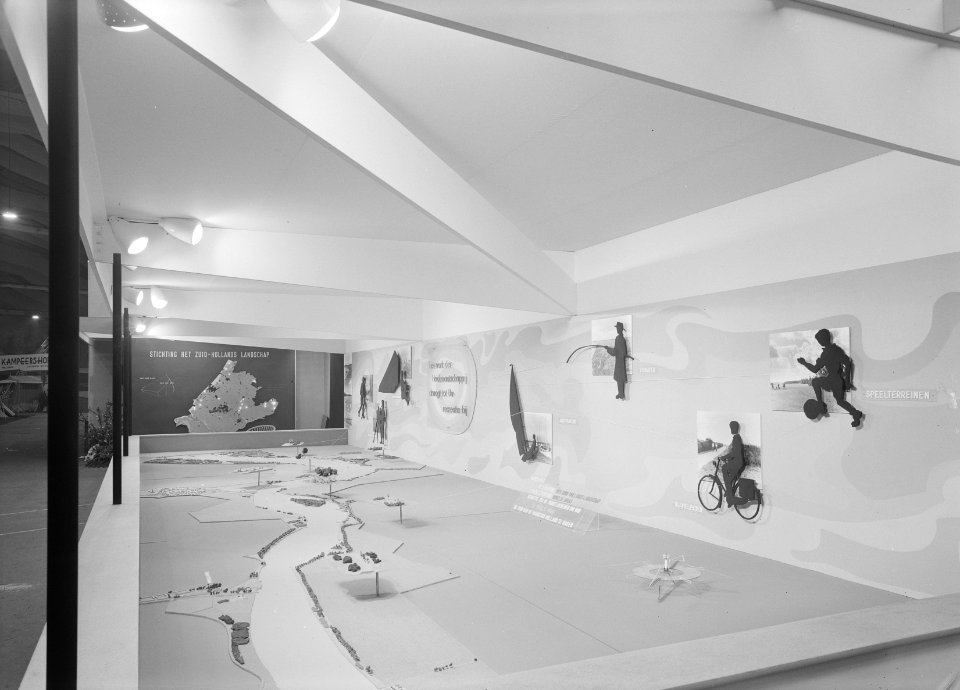 Tentoonstellingen, stands, goed kamp, Bestanddeelnr 165-0057