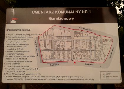 Tablica informacyjna przed Cmentarzem Komunalnym Nr 1 w Toruniu