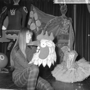 Tentoonstellingen, theaterkostuums, Maas, Camilla, Bestanddeelnr 918-3191