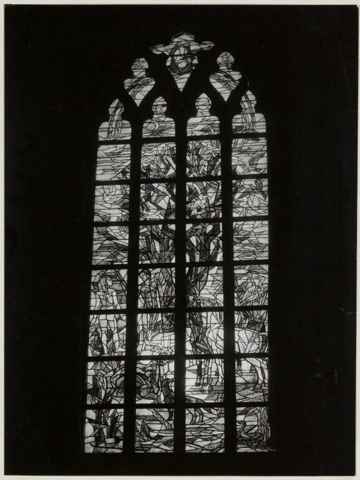 Ter gelegenheid van de hereniging van de Gereformeerde Kerken (in hersteld Verband) met de Ned. Hervormde Kerk werd in de Grote of St. Bavokerk een glas in loodraam onthuld van de hand van m, NL-HlmNHA 54010758
