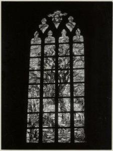 Ter gelegenheid van de hereniging van de Gereformeerde Kerken (in hersteld Verband) met de Ned. Hervormde Kerk werd in de Grote of St. Bavokerk een glas in loodraam onthuld van de hand van m, NL-HlmNHA 54010758
