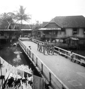 Ter gelegenheid van de herdenking van de bevrijding op 5 mei werd te Palembang e, Bestanddeelnr 15587