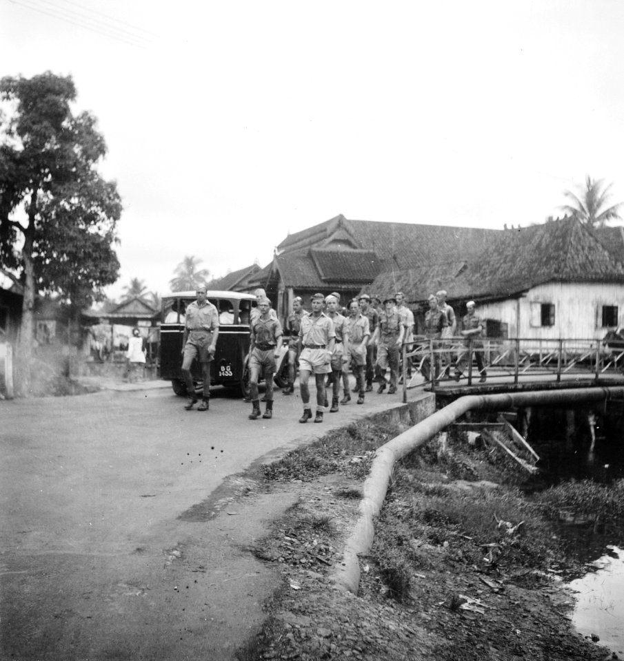 Ter gelegenheid van de herdenking van de bevrijding op 5 mei werd te Palembang e, Bestanddeelnr 15584