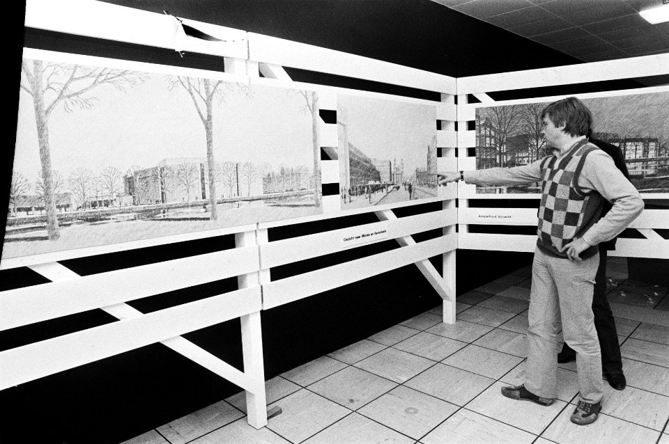 Tentoonstellingen, gemeentehuizen, schouwburgen, publiek, Bestanddeelnr 930-5116