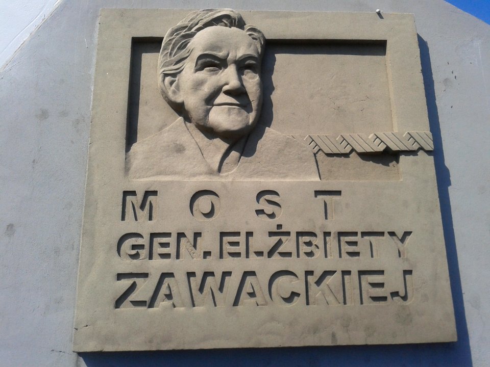 Tablica na Moście Gen. Elżbiety Zawackiej w Toruniu