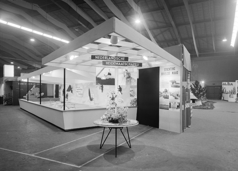 Tentoonstellingen, stands, goed kamp, Bestanddeelnr 165-0055